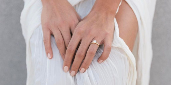 38 Small Engagement Rings for the Simple Bride